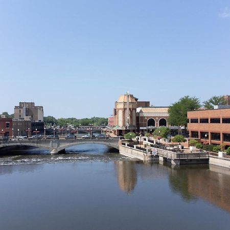 Hometowne Studios By Red Roof And Conference Center Chicago - N Aurora Naperville North Aurora Ngoại thất bức ảnh