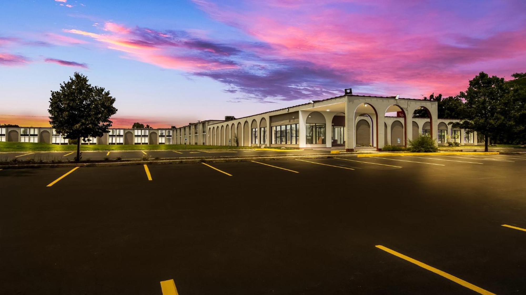 Hometowne Studios By Red Roof And Conference Center Chicago - N Aurora Naperville North Aurora Ngoại thất bức ảnh