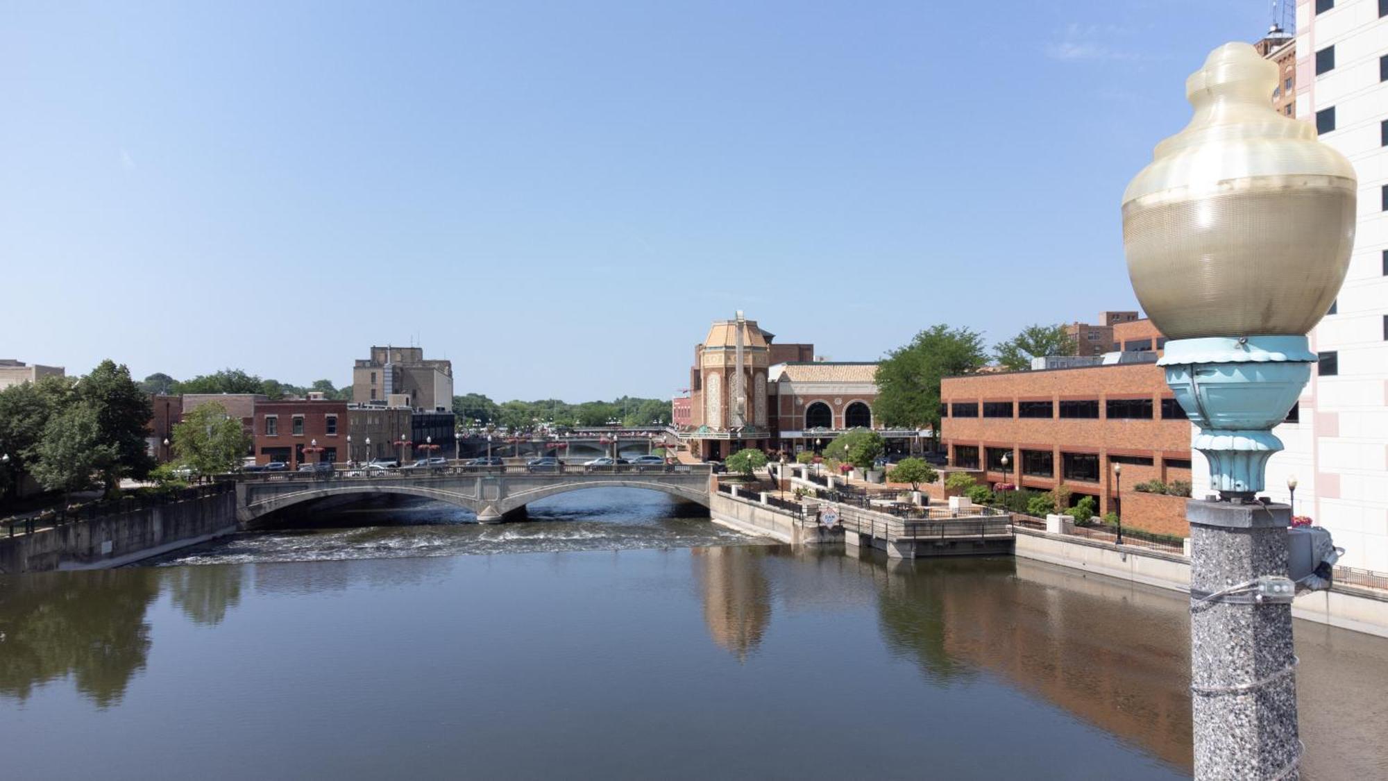 Hometowne Studios By Red Roof And Conference Center Chicago - N Aurora Naperville North Aurora Ngoại thất bức ảnh