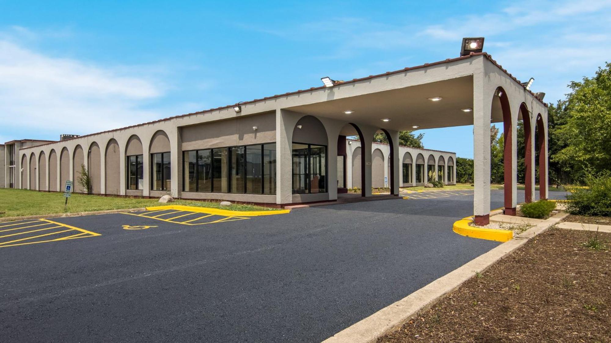Hometowne Studios By Red Roof And Conference Center Chicago - N Aurora Naperville North Aurora Ngoại thất bức ảnh