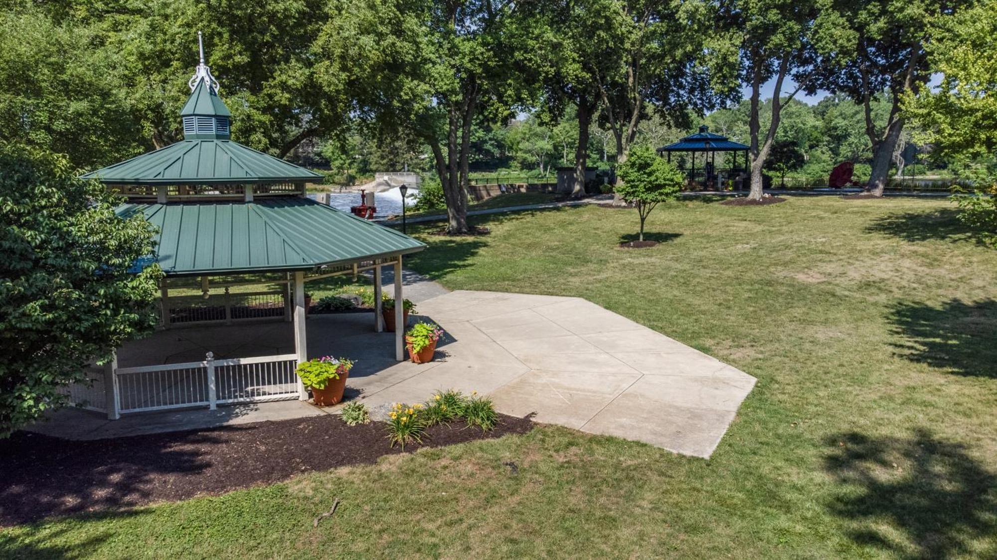 Hometowne Studios By Red Roof And Conference Center Chicago - N Aurora Naperville North Aurora Ngoại thất bức ảnh
